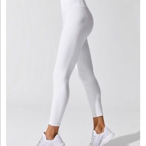 White lululemon leggings